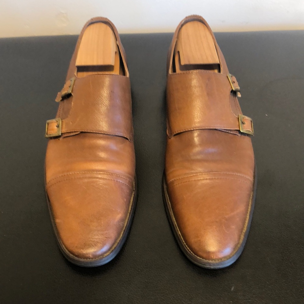 Men’s brown slip on dress shoes with double strap. Size 42. Very good condition.